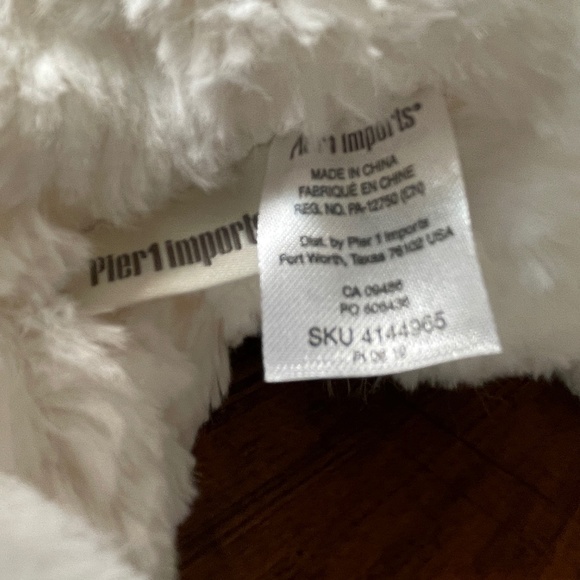 π»ββοΈ πΎ Large 21β Pier 1 Havarr Polar Bear Plush! πΎ π»ββοΈ - Picture 9 of 16